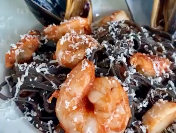 linguine à l'encre de seiche
